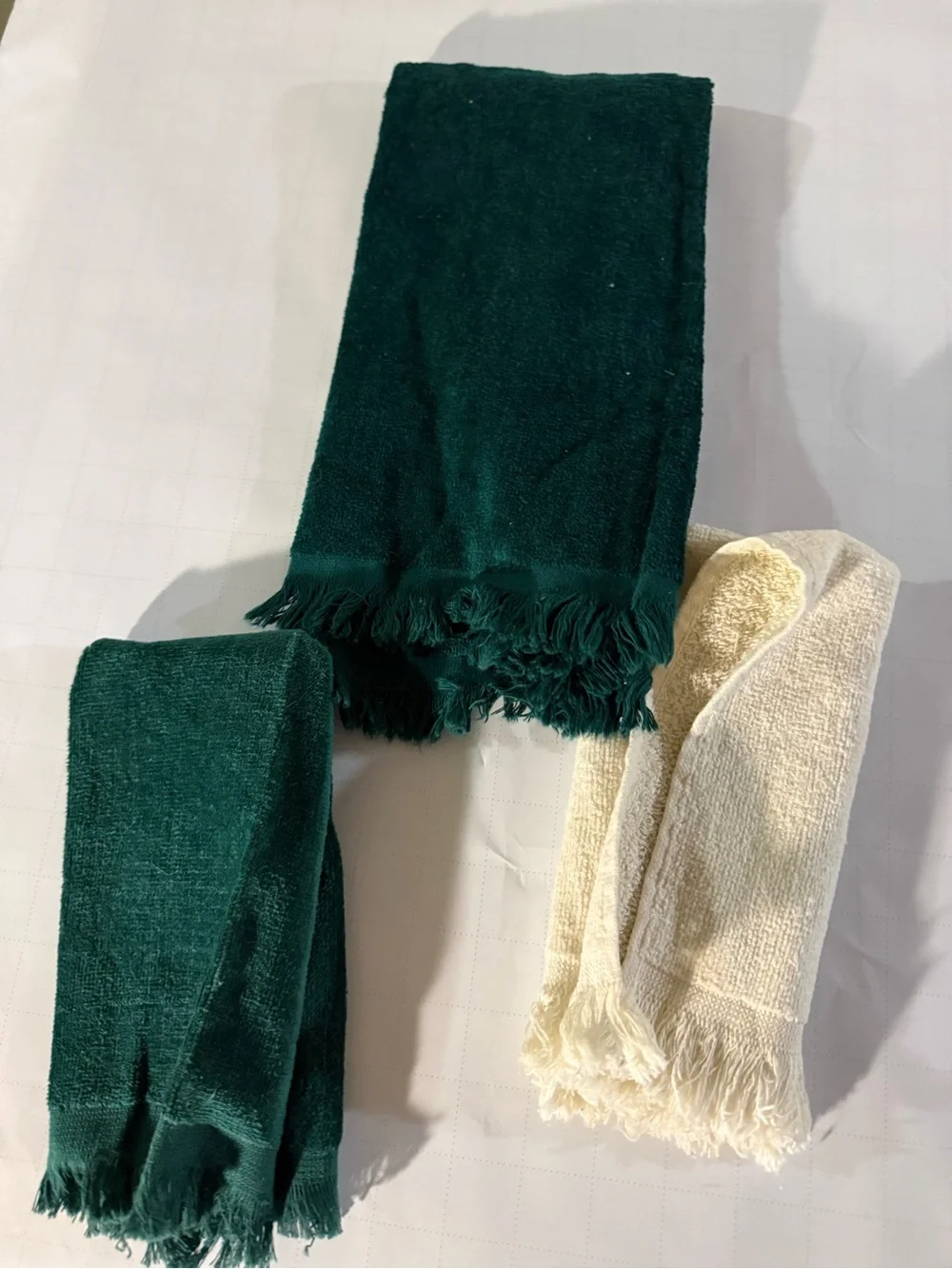 Vtg set of 3 Embroidered Fall Hand and Fingertip Towel Set - Green & Cream